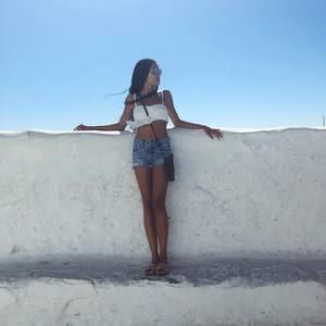 Meet your Posher, Chanel